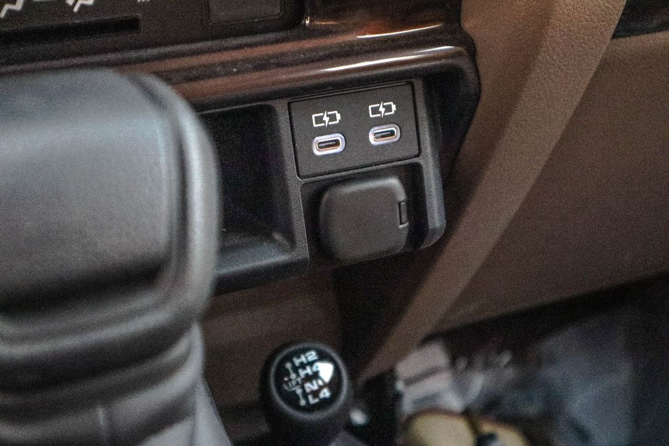 تويوتا لاند كروزر بيك آب Std 4.0L Double Cab Utility 4WD