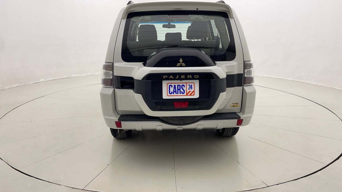 ميتسوبيشي باجيرو GLS MIDLINE 3 | بدون دفعة مقدمة | اختبار القيادة في المنزل