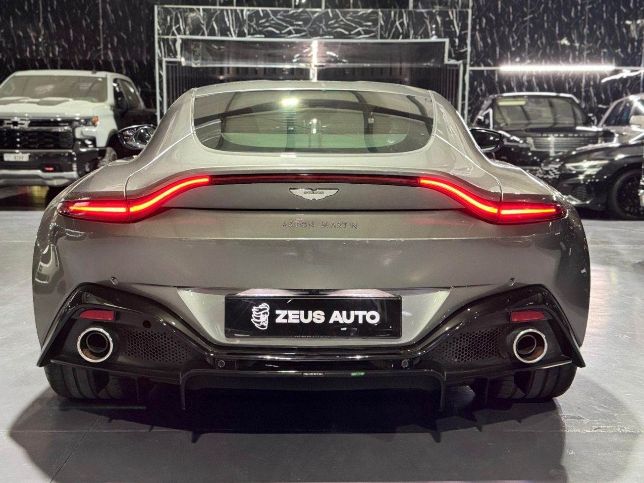 Aston Martin Vantage Std 4.0L