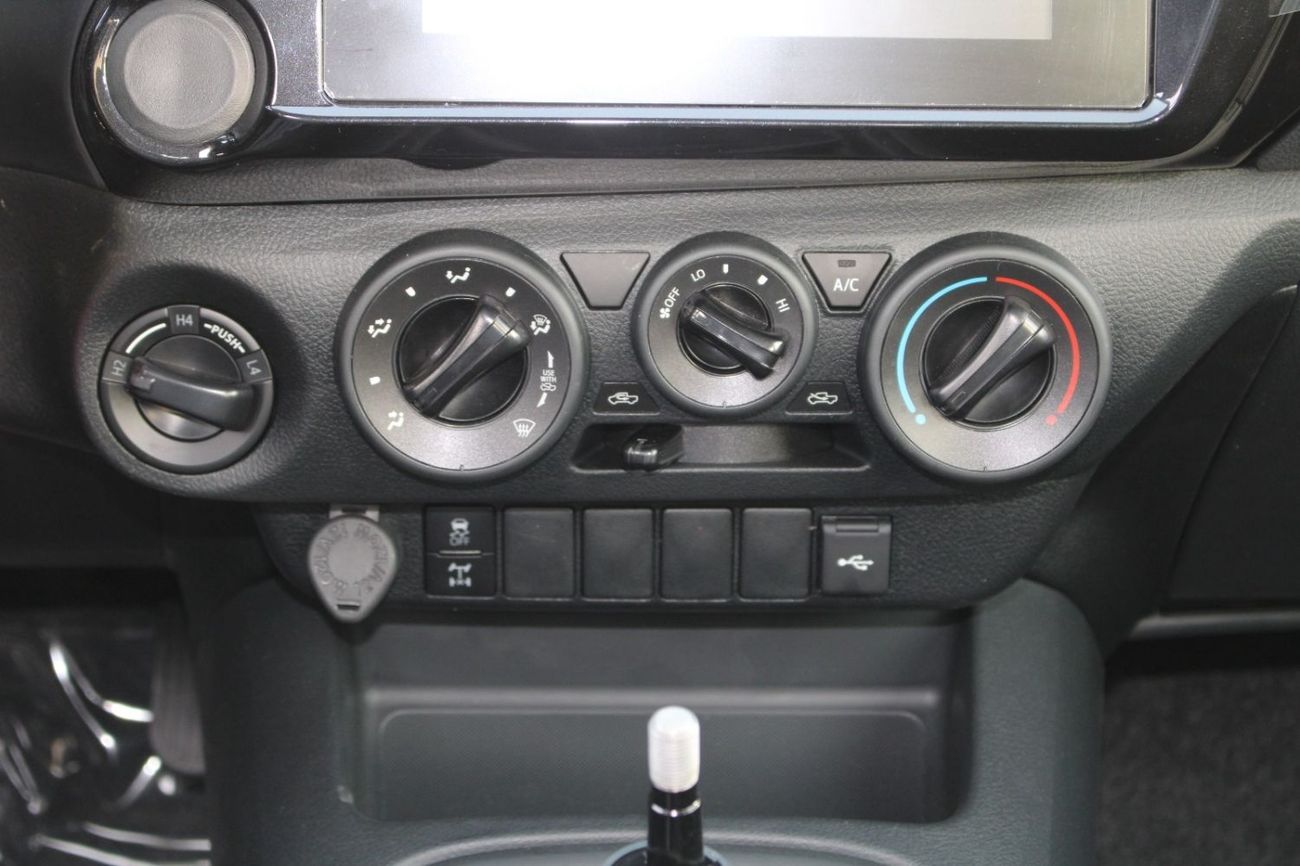 Toyota Hilux TOYOTA HILUX 2.4L DIESEL 4 X 4 DOUBLE CABIN ACTIVE MANUAL