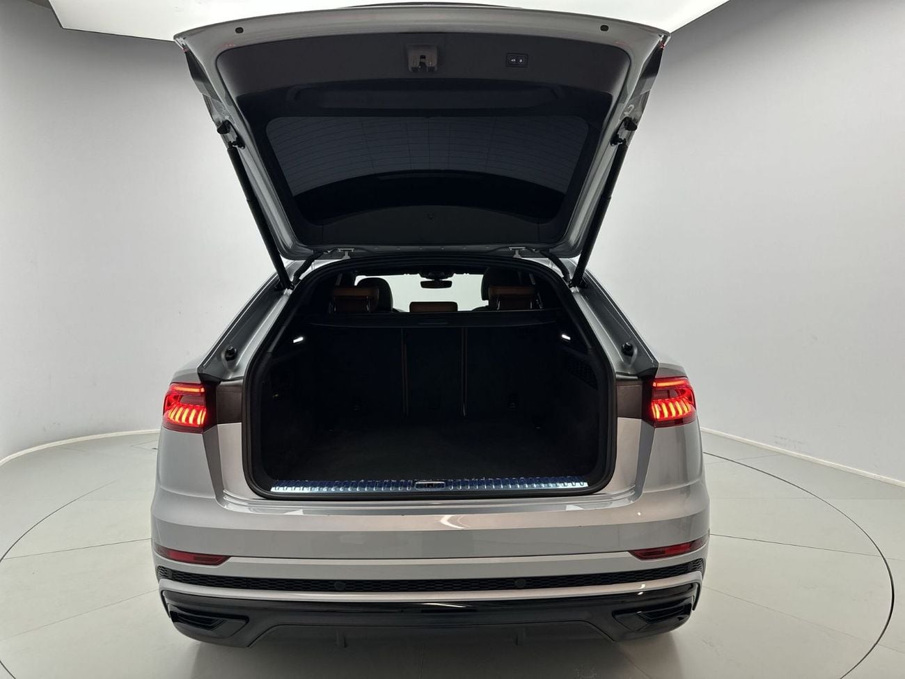 Audi Q8 55 TFSI quattro (340 HP) Luxury (Ref# 01416)