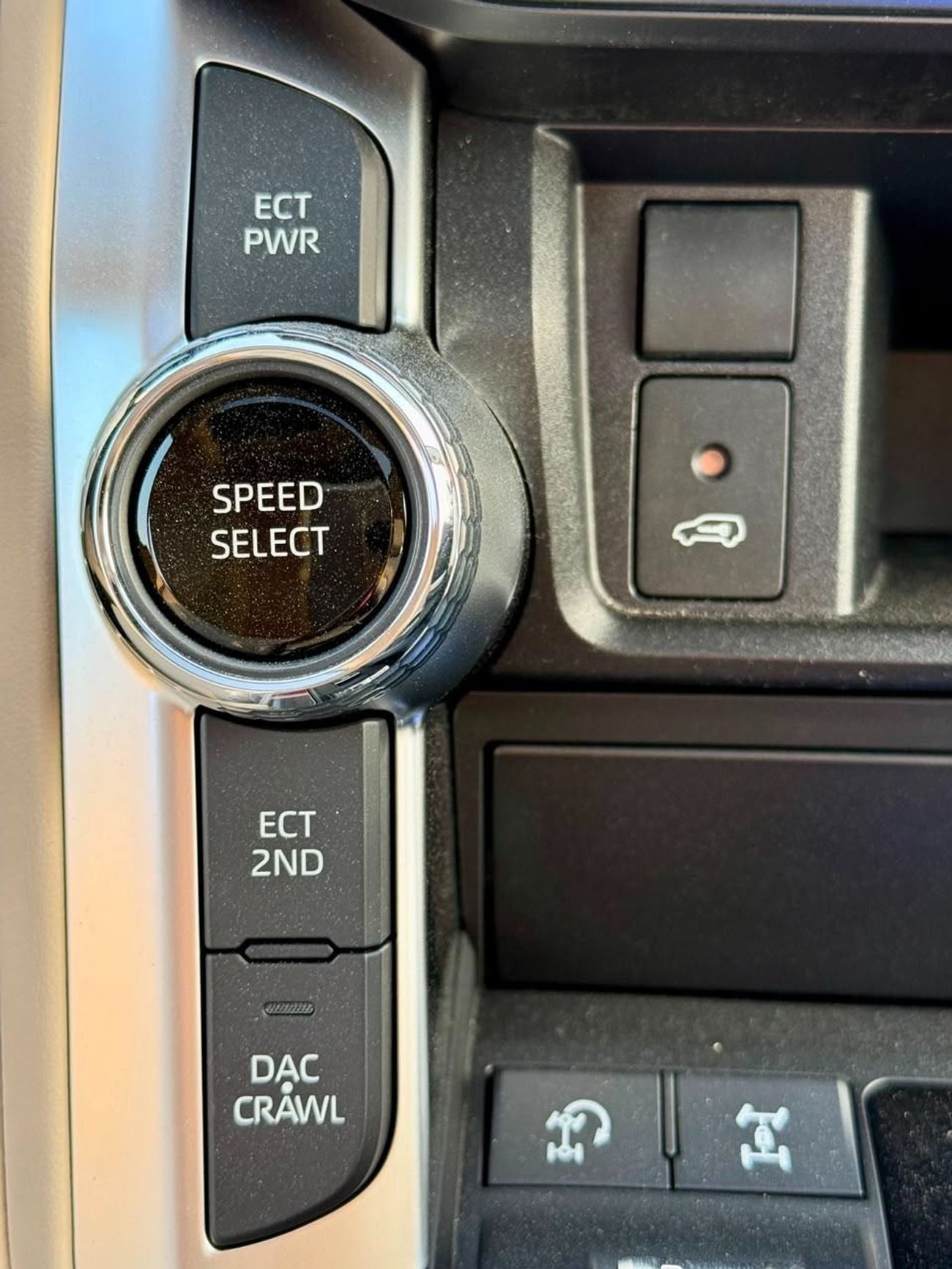 Toyota Land Cruiser 4.0L FULL GXR WITH RADAR