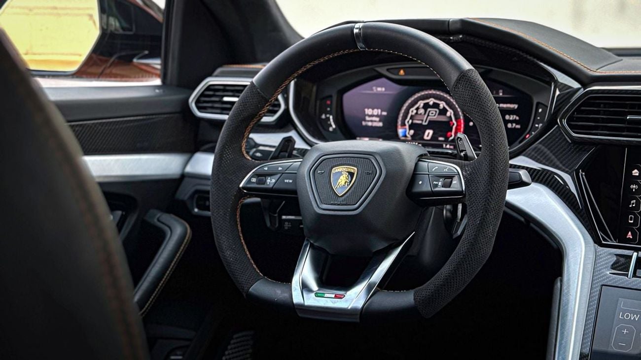 Lamborghini Urus STD Clean title Low Mileage