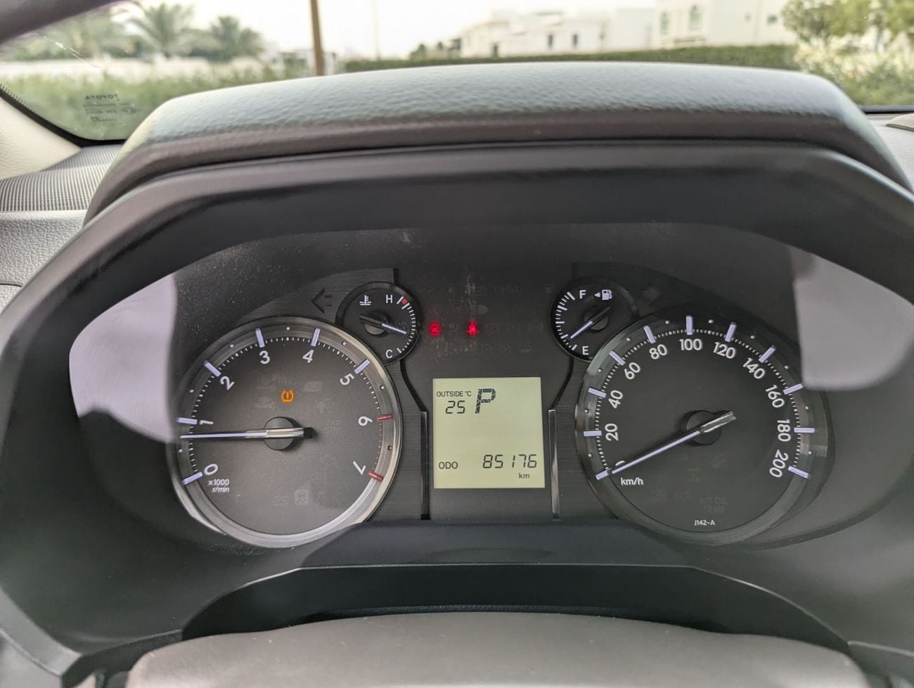 تويوتا برادو VXR Toyota Prado v6 4.0L Petro engine LHD white colour
