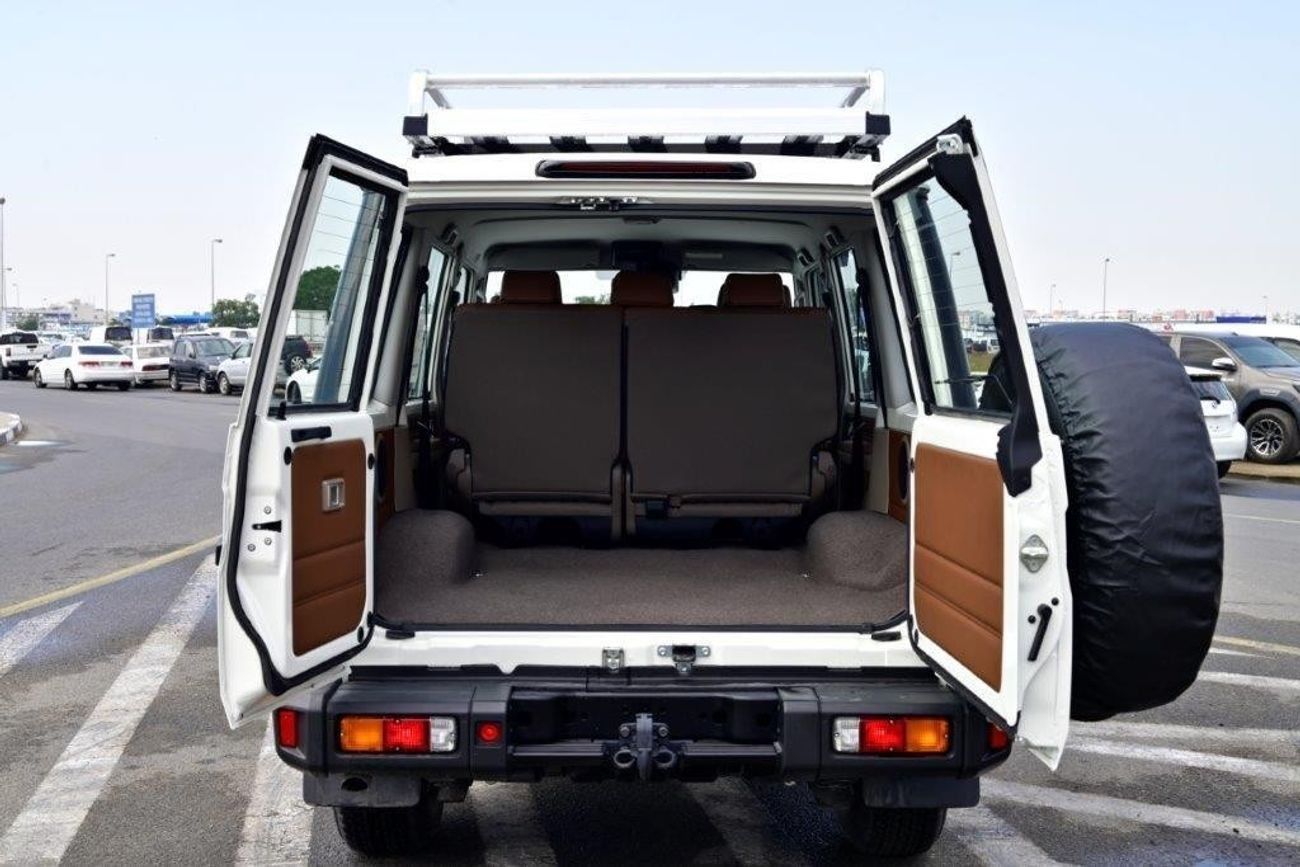تويوتا لاند كروزر 70 2025 TOYOTA LAND CRUISER 76 HARDTOP LX-Z V6 4.0L 4WD 5-SEATER AT-40TH ANNIVERSARY