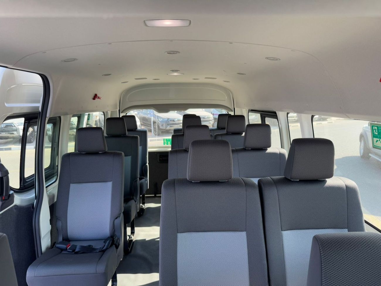 تويوتا هاياس 2026 Toyota Hiace 2.8L Diesel M-T Passenger Black Bumper GCC Spec