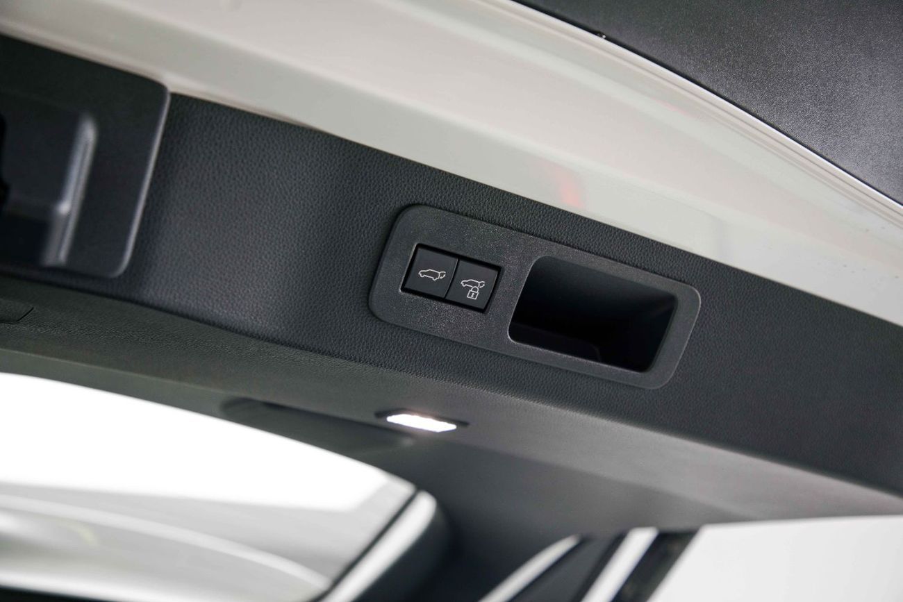 Lexus LX 600 Signature 3.5L - Sonic Quartz Inside Beige | Export Only