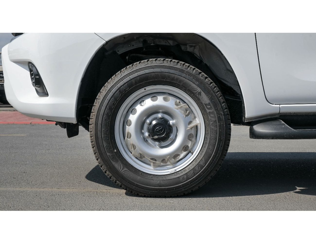 Toyota Hilux ECT0094 - Toyota Hilux SCab DLX - 2.4L Dsl Mt 4wd - White/Red