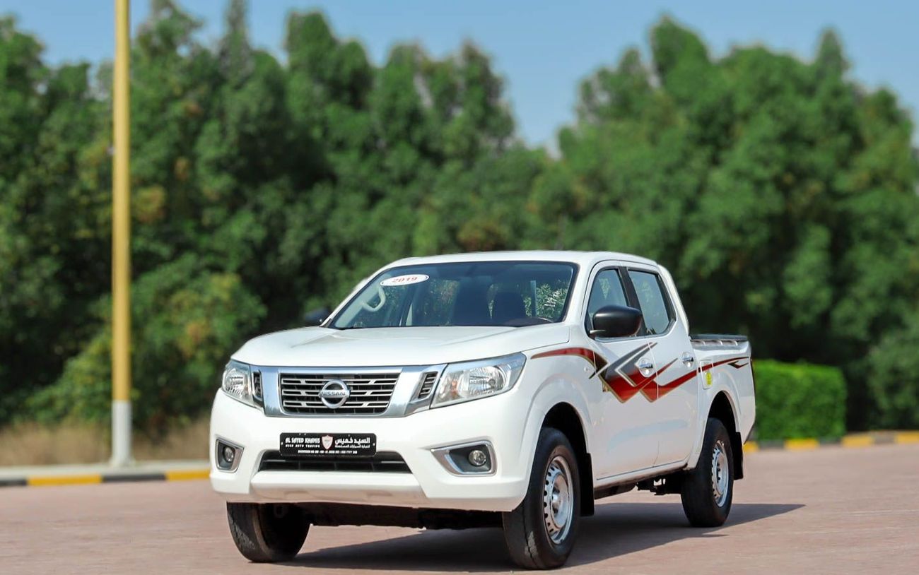 Nissan Navara Std 2.5L 4WD M/T Nissan Navara 4WD 2019 GCC Original Paint accident-free in excellent condition 1046