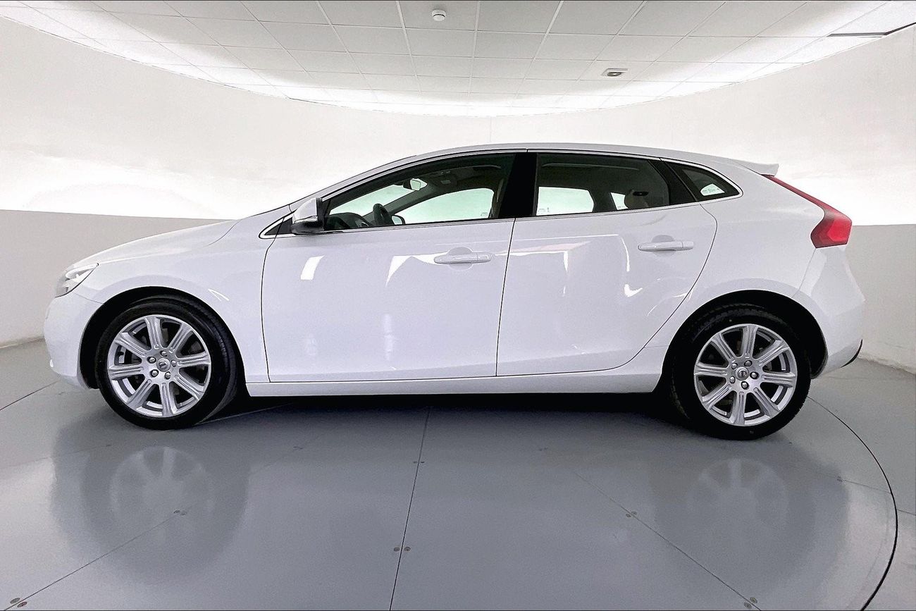 Volvo V40 T3 R-Design | 1 year free warranty | 0 down payment | 7 day return policy