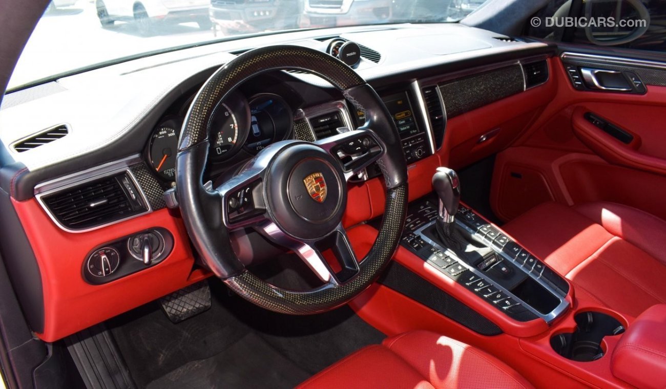 Used Porsche Macan Turbo 2015 for sale in Abu Dhabi 555135