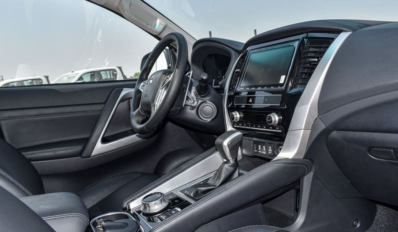 ميتسوبيشي مونتيرو سبورت العلامة التجارية الجديدة ميتسوبيشي مونتيرو سبورت للتصدير فقط 3.0 لتر | 4WD | بنزين | أبيض/أسود| مونت