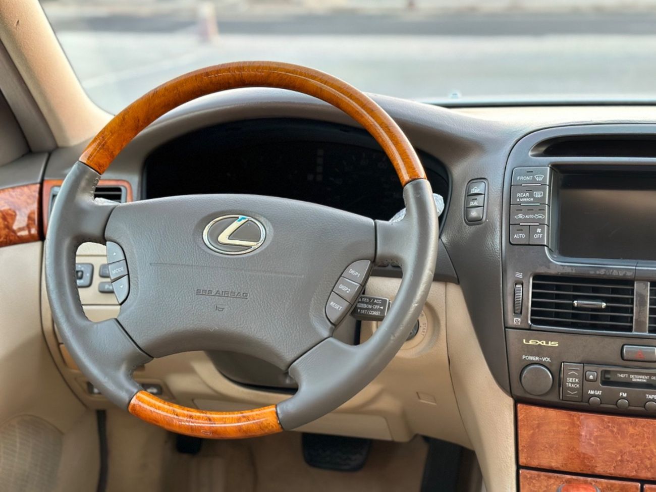 لكزس LS 430 موديل 2004 حاله ممتازه من الداخل والخارج فتحه وجلد ومثبت سرعه وتحكم كهربي كانل ونظام صوت ممتاز وكامي