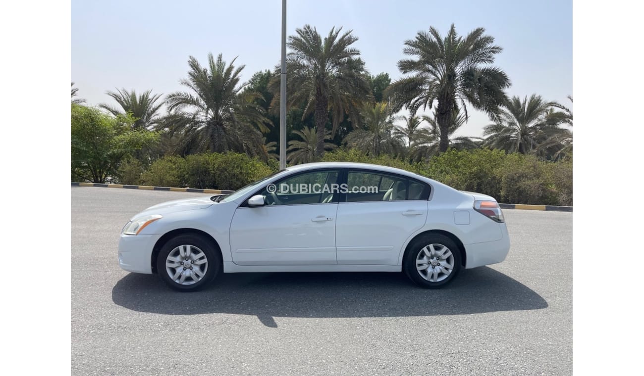 Nissan Altima Nissan Altima model 2012    ( GCC_ SPEC) VERY GOOD CONDITION