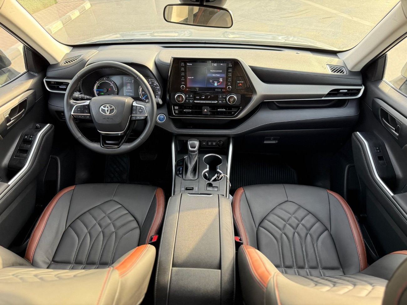 Toyota Highlander Hybrid leather seats,push start,blind spot