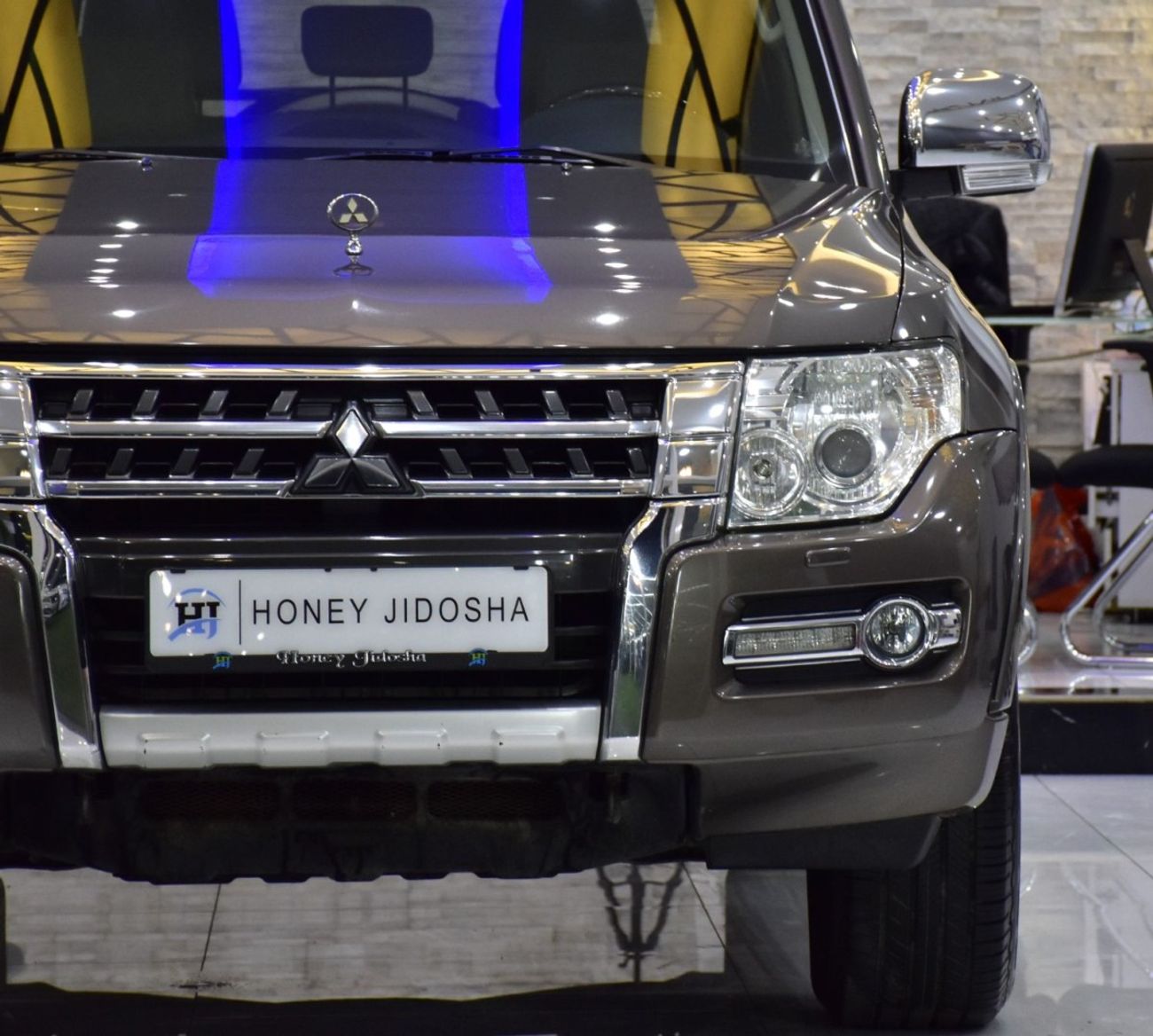 ميتسوبيشي باجيرو EXCELLENT DEAL for our Mitsubishi Pajero GLS ( 2016 Model ) in Brown Color GCC Specs