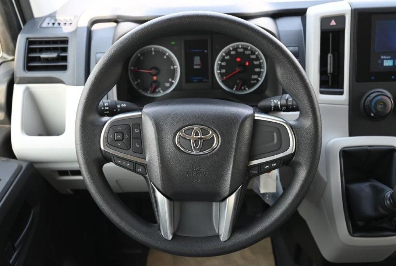 تويوتا هاياس Highroof 2.8L Diesel 13 Seater Manual Transmission