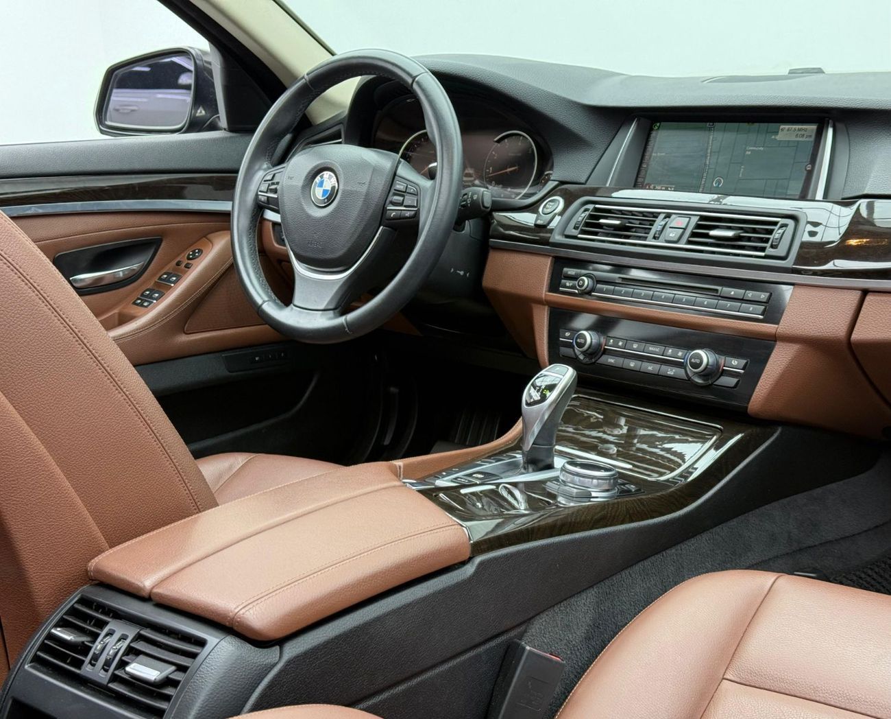 BMW 528i  2015 BMW 528i, Full Service History, Power Sunroof, Excellent Condition, GCC