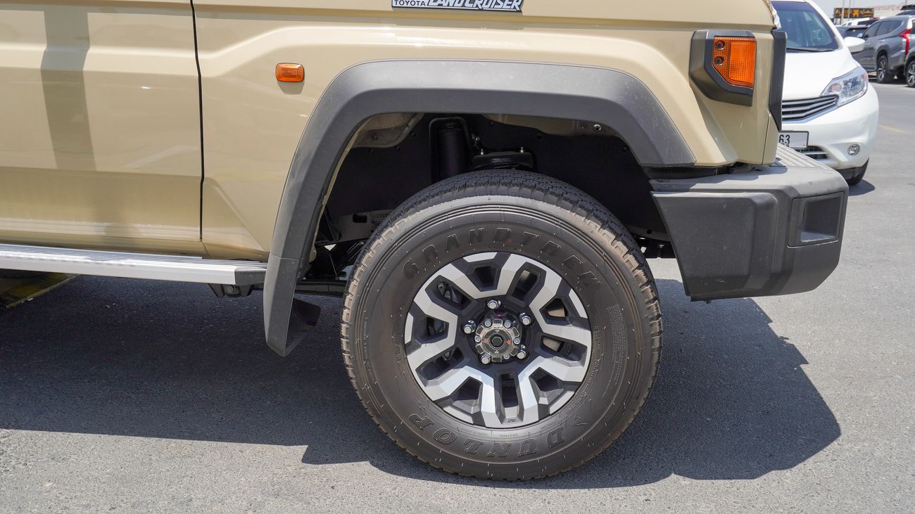 Toyota Land Cruiser 70 LX 4.0L V6 A/T