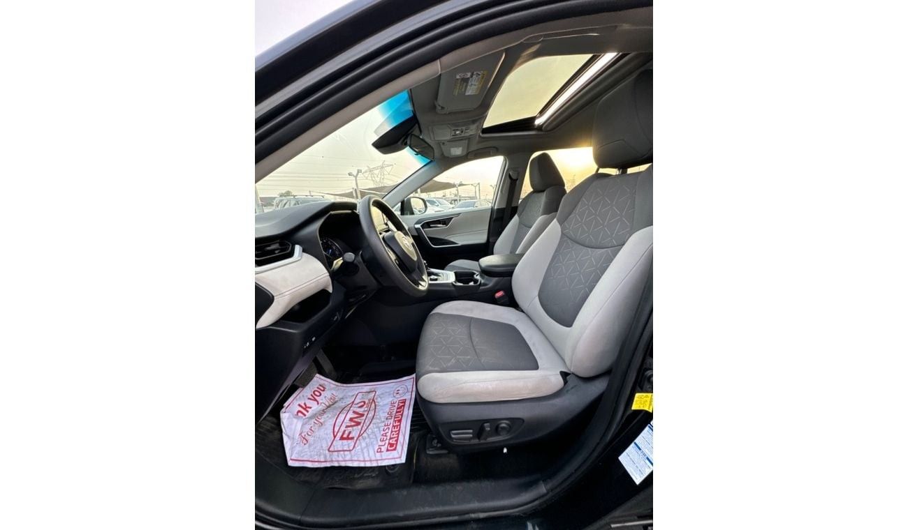 Toyota RAV4 2021 XLE HYBRID KEYLESS SUNROOF FULL OPTION  US SPEC