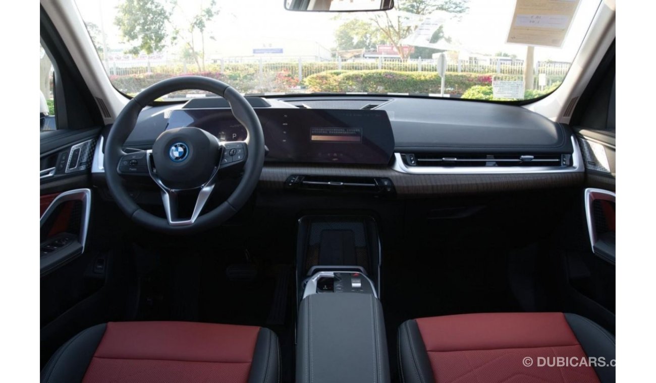 بي أم دبليو iX BMW IX1 XDRIVE 30LX DESIGN PACKAGE / 2024 MODEL