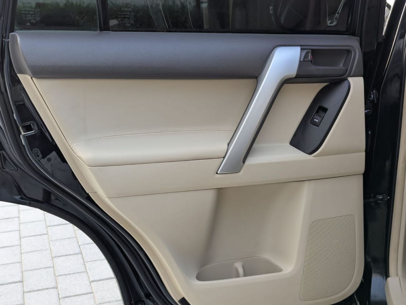 Toyota Prado Toyota Prado LHD Petro engine LHD black  with begie interior