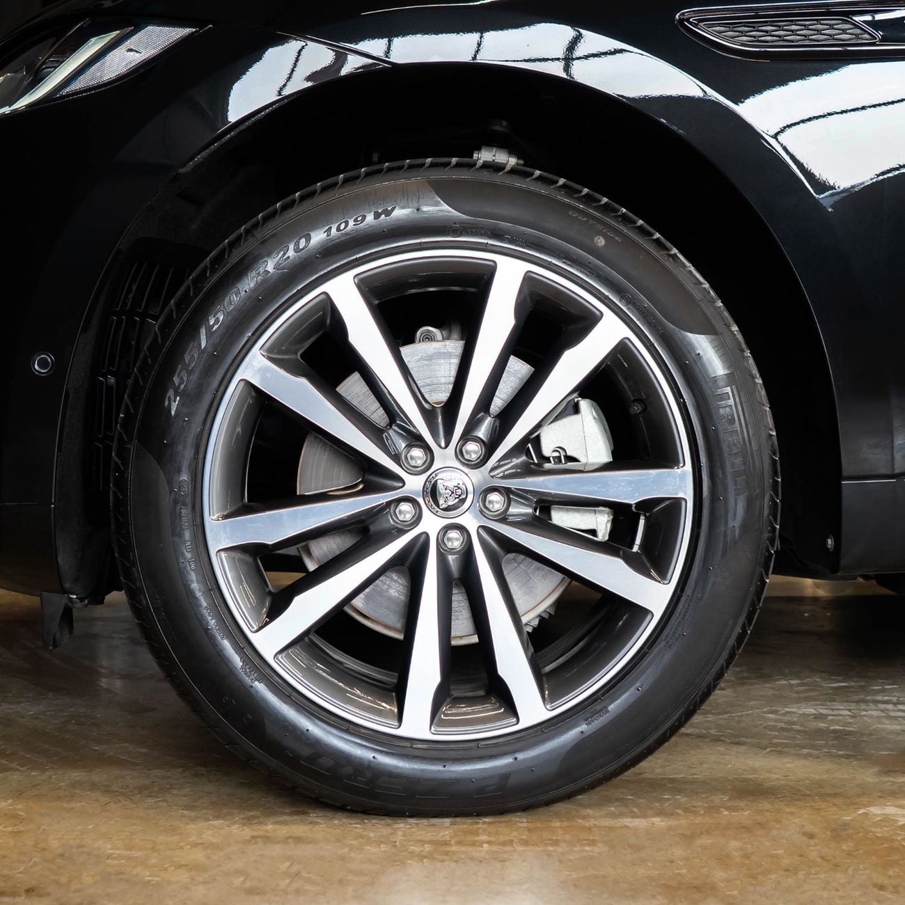 جاكوار F بيس AED 3,449 P.M • 0% Downpayment • F-Pace R-Dynamic SE • Agency Warranty and Service Package
