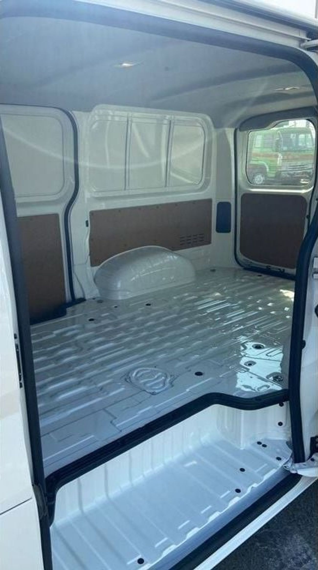 Toyota Hiace Toyota Hiace Cargo STANDARD ROOF 3.5L 6CYL A/T 2025 SWING DOOR