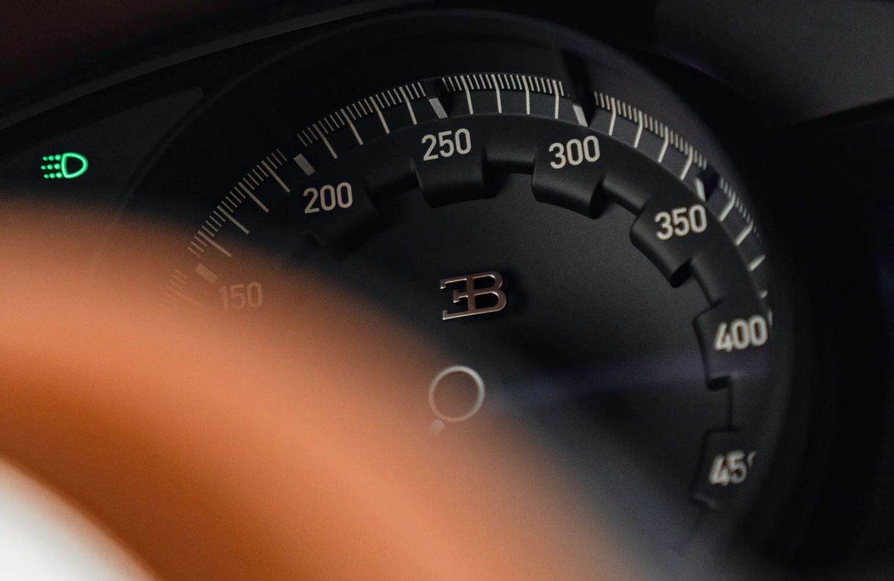 بوغاتي شيرون 8.0L W16 Quad-Turbocharged Engine