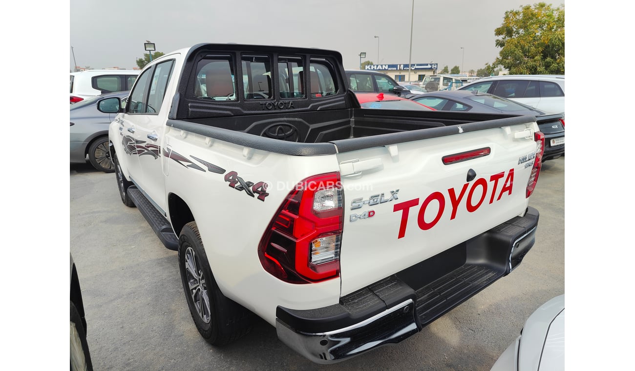 Toyota Hilux Double Cab Pickup  S-GLX 2.4L Diesel 4x4 Automatic