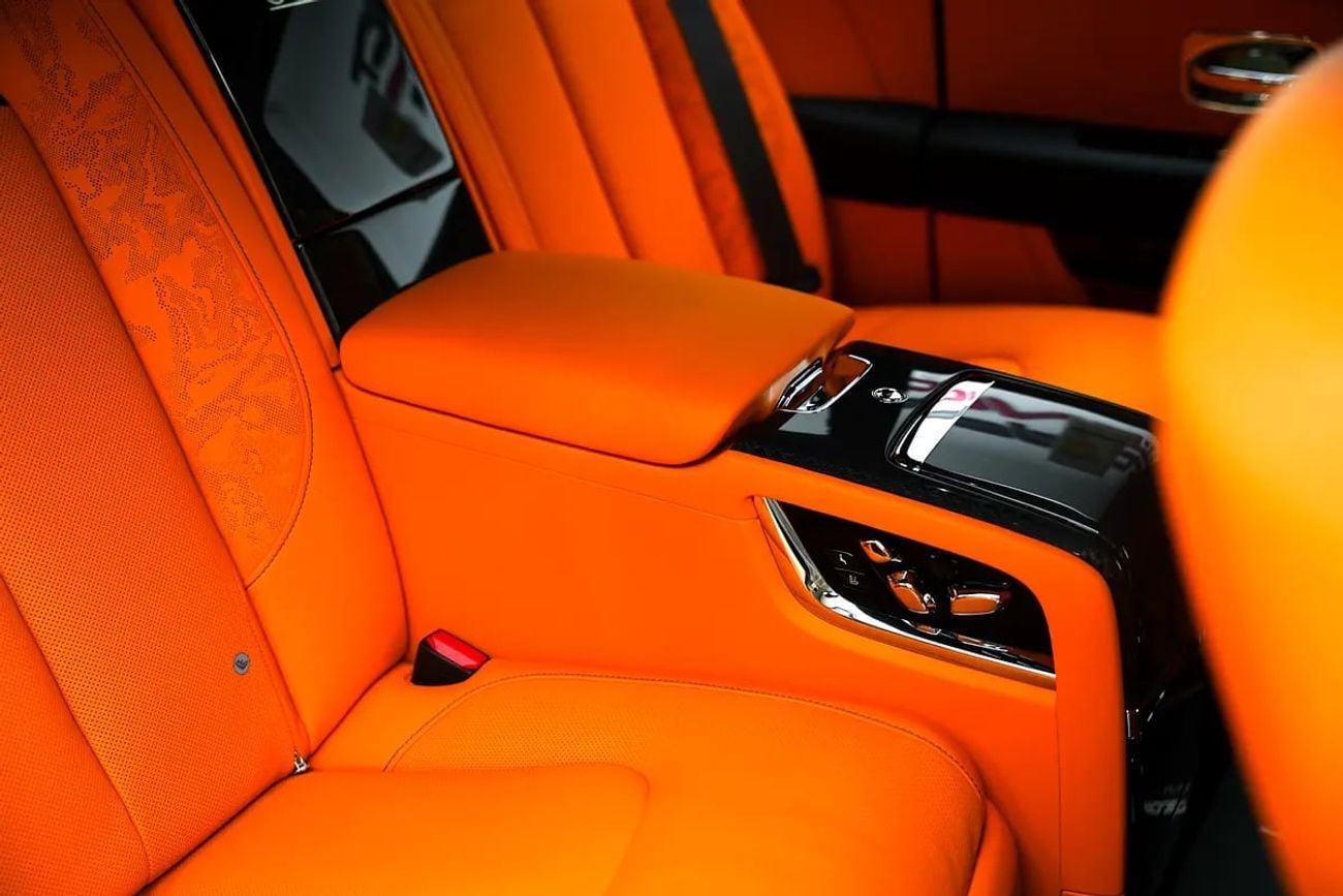 Rolls-Royce Cullinan BLACK BADGE WITH WARRANTY AND SERVICE CONTRACT