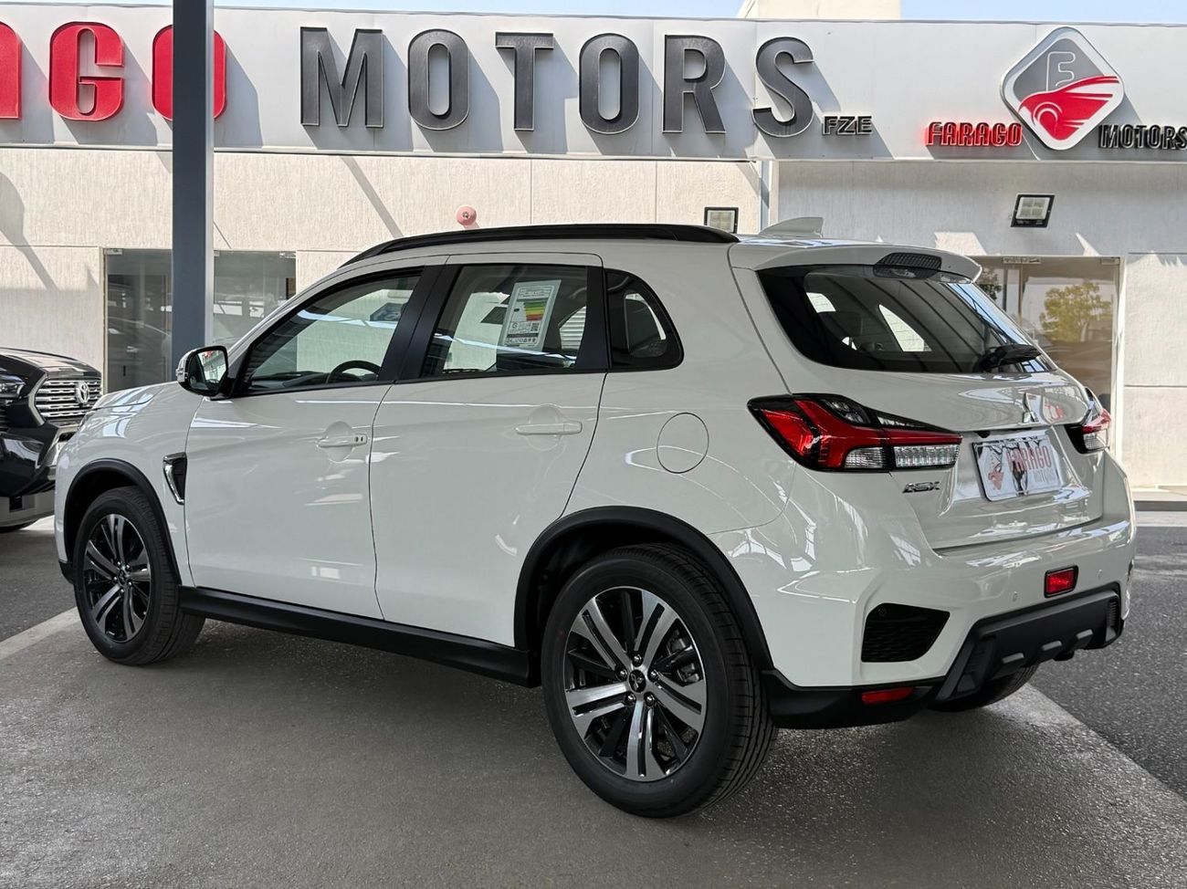 ميتسوبيشي ASX 2.0 LUXURY 4WD PANORAMA **EXPORT ONLY**التصدير فقط خارج الخليج***