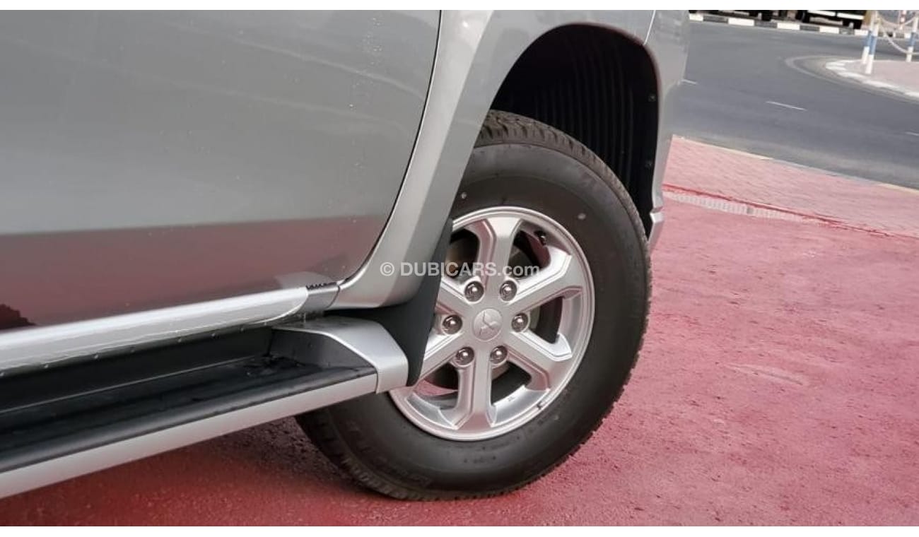 ميتسوبيشي L200 Mitsubishi L200 Pick Up D/Cab M/T 2.4L Diesel with Chrome Package