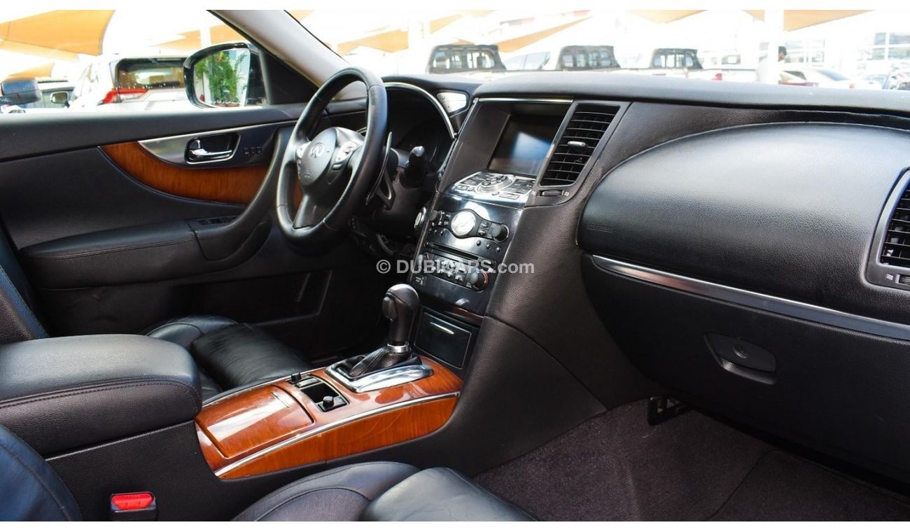 Infiniti FX50 2009 GCC model, fingerprint slot, rear camera, leather, cruise control, sensor wheels, in excellent