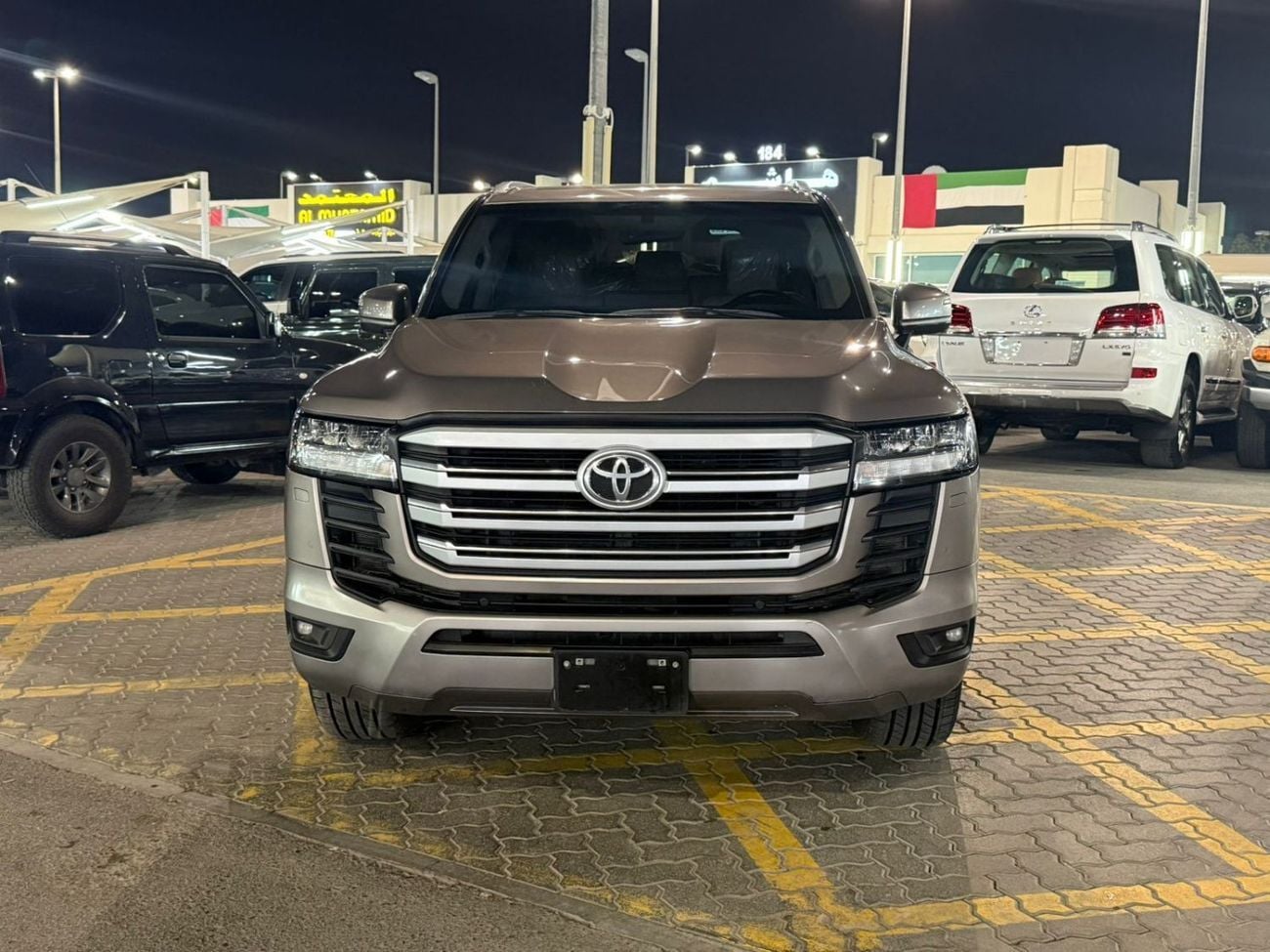 تويوتا لاند كروزر GXR 3.3L Twin Turbo Diesel Engine LHD 4WD Automatic Gear 7 Seats 5 Doors