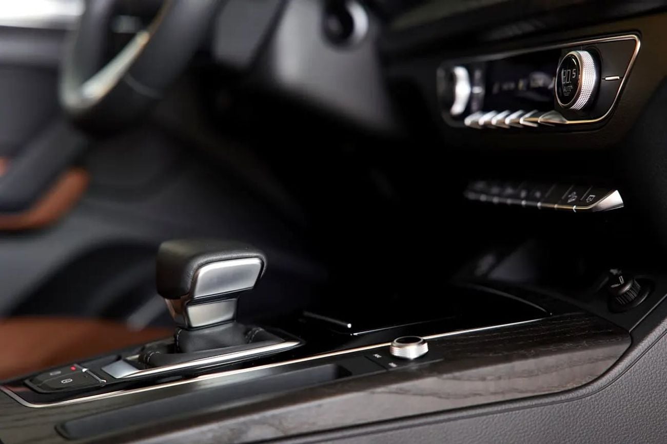 أودي Q5 45 TFSI Quattro Design 2.0L