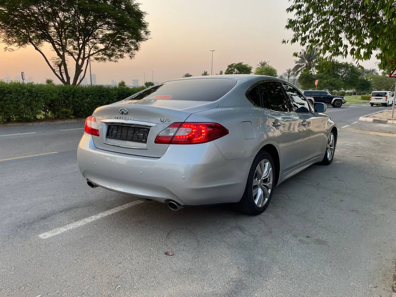 Infiniti Q70 Luxury 3.7L