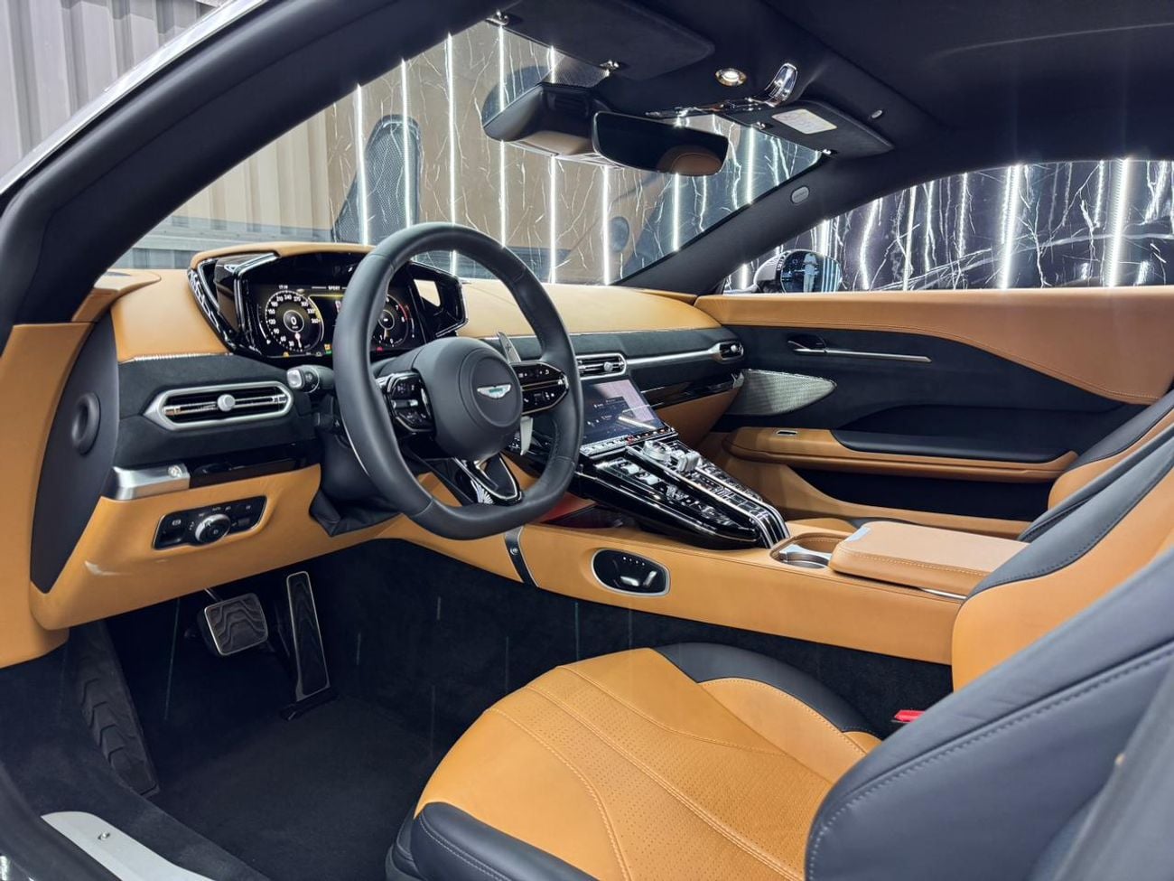 Aston Martin Vantage Standard V8