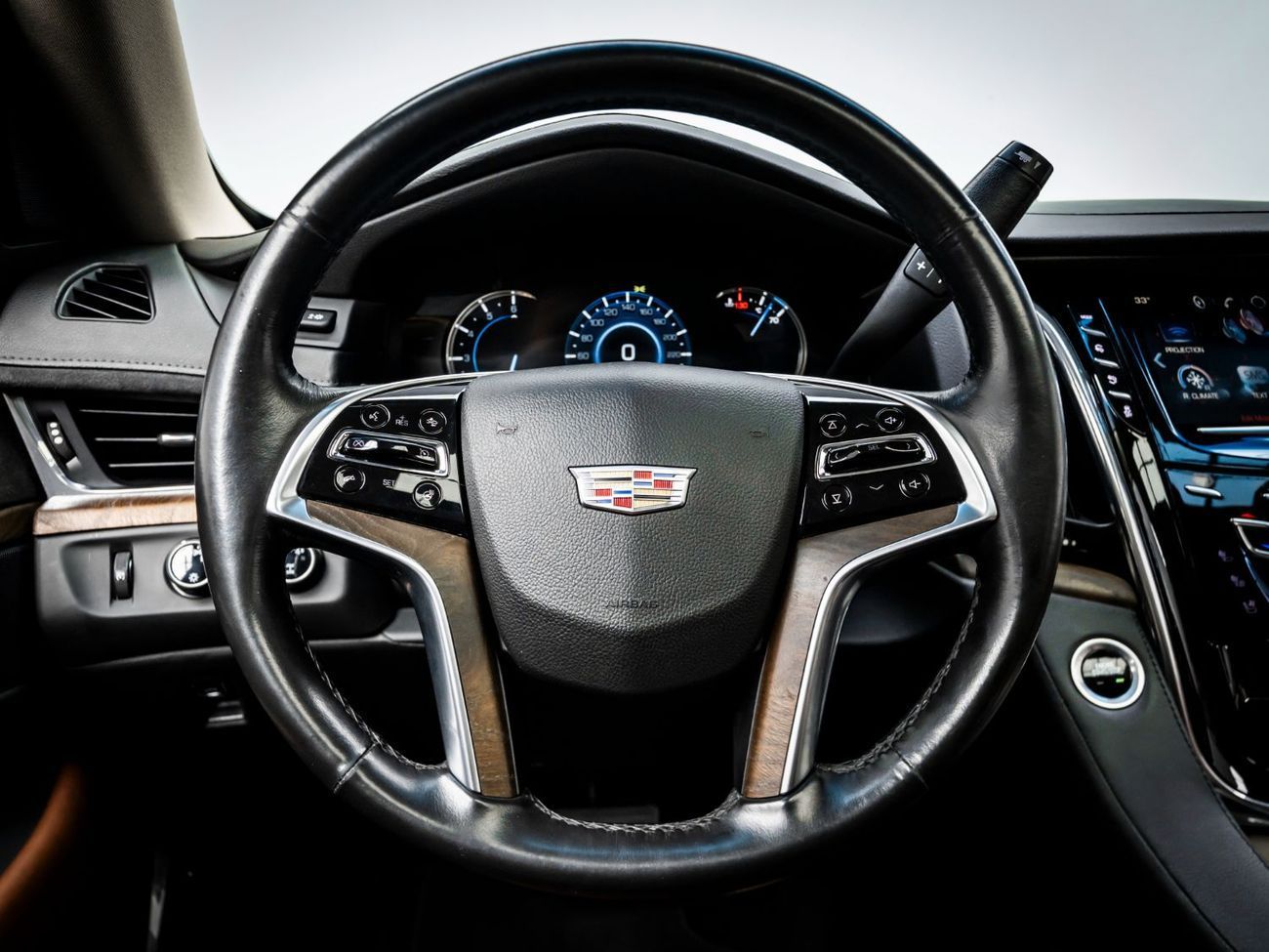 Cadillac Escalade Std 6.2L 2017 Cadillac Escalade, 1 Year Warranty, Full Service History, Low KMs, GCC