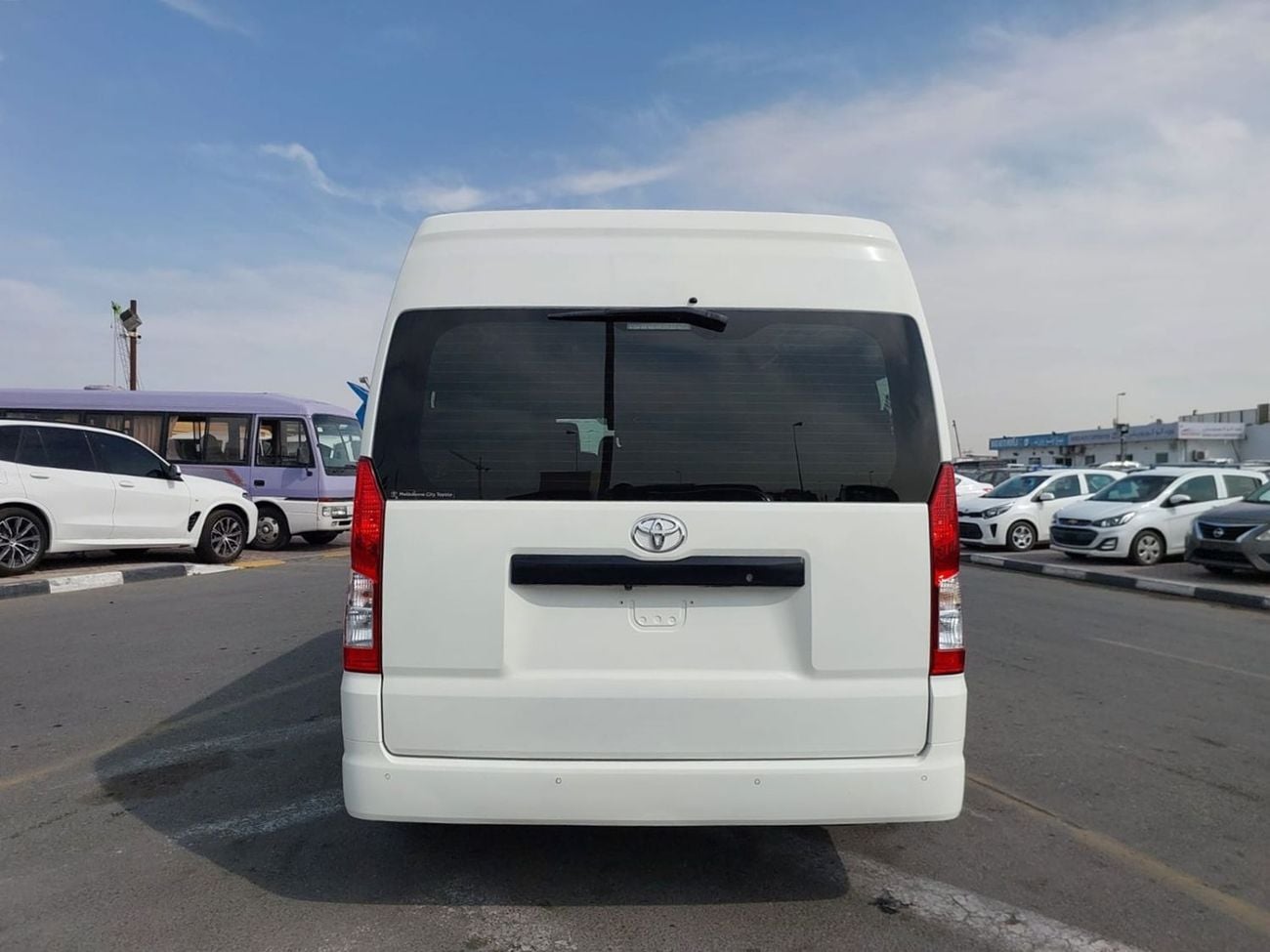 Toyota Hiace (RAMADAN OFFER) TOYOTA HIACE COMMUTER VAN RHD 2020 MODEL 2.8 L DIESEL AUTOMATIC(PM04978)