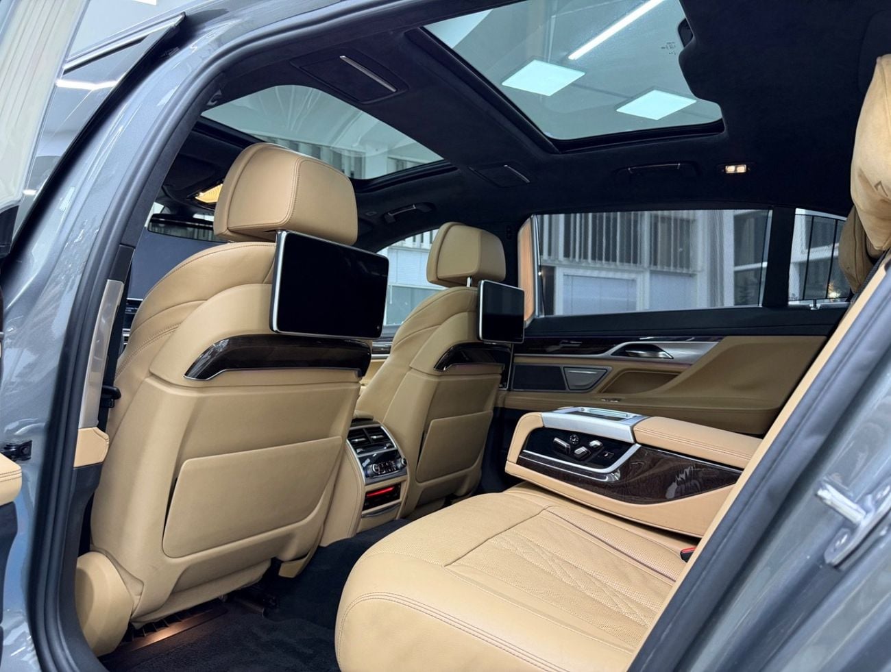 BMW 740Li Luxury 3.0L (335 HP)