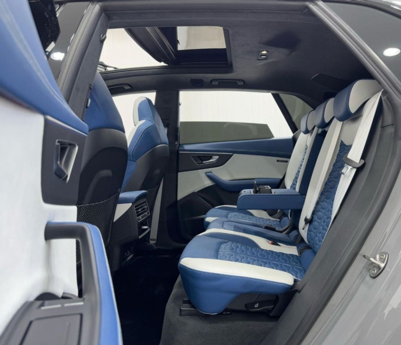 Audi RS Q8 TFSI quattro 4.0L 2023 Audi RSQ8 Quattro, 1 Of 10, 2029 Audi Warranty + Service Pack, Very Low Kms,