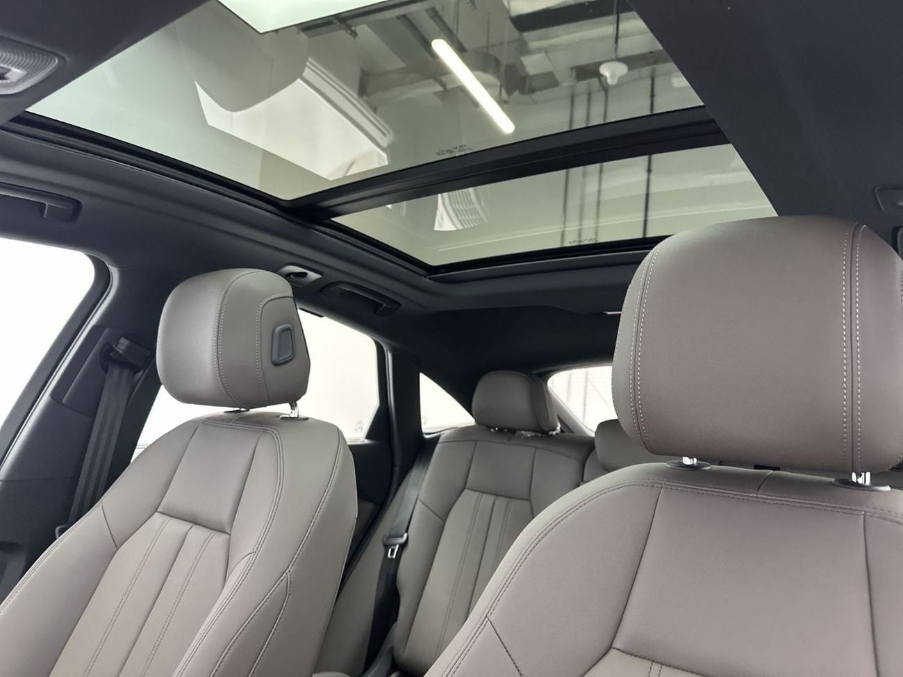 أودي Q5 Q5 Sportback TFSI quattro 204hp S Line (Ref# 02045)