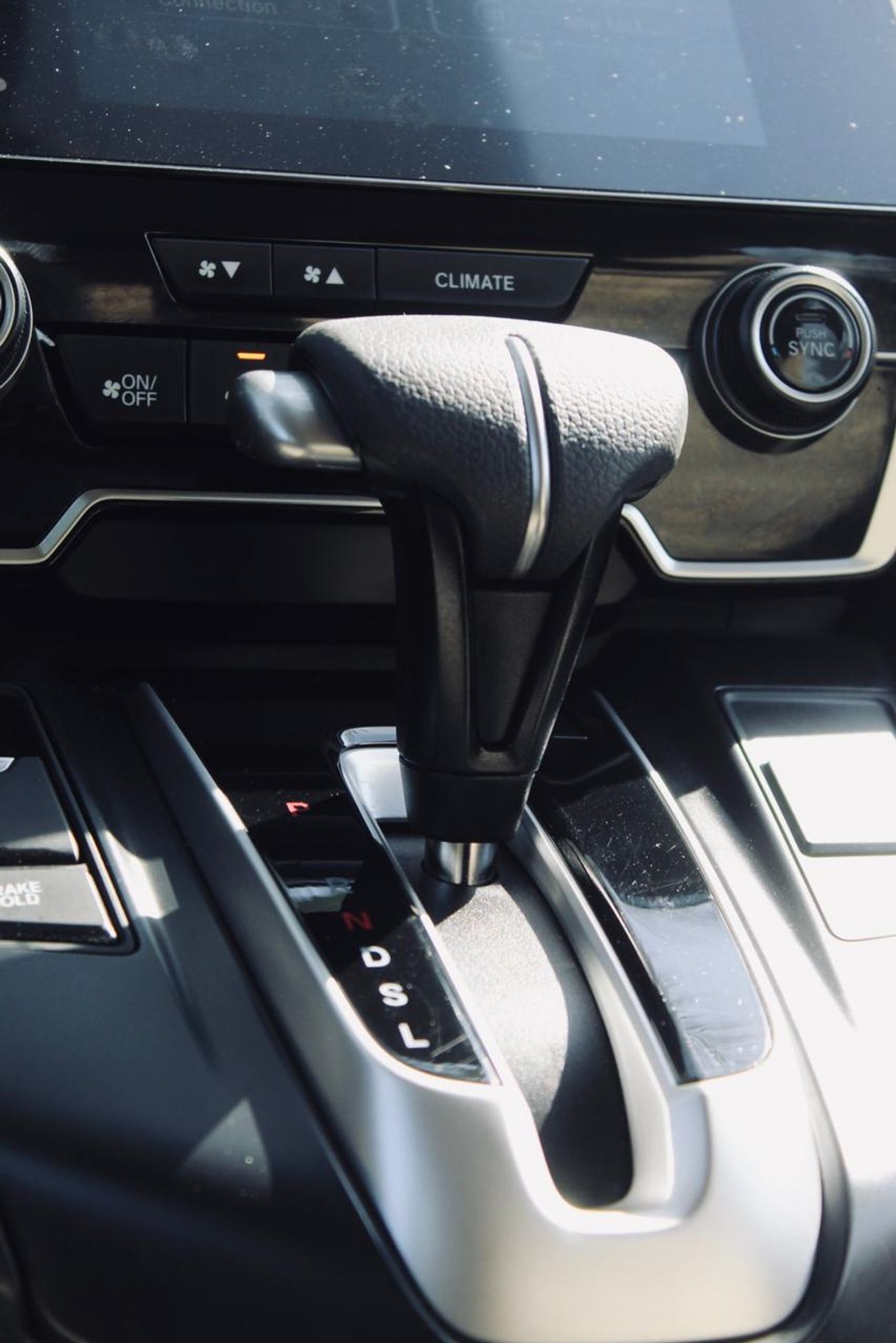 Honda CRV The 2021 Honda CR-V is a highly versatile, compact 5-seater SUV (with 7-seat options in some markets