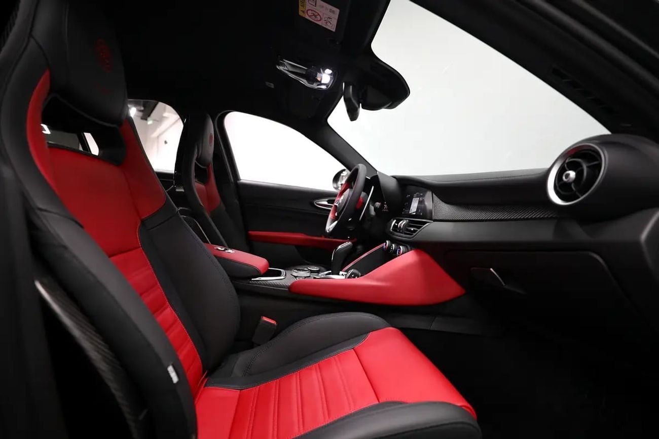 ألفا روميو جوليا Alfa Romeo Giulia Quadrifoglio | GCC Specs | Brand New Luxury SUV