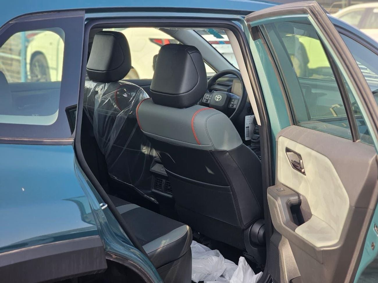 Toyota RAV4 XLE HEV ( FOR RE-EXPORT OUTSIDE GCC COUNTRIES ONLY )