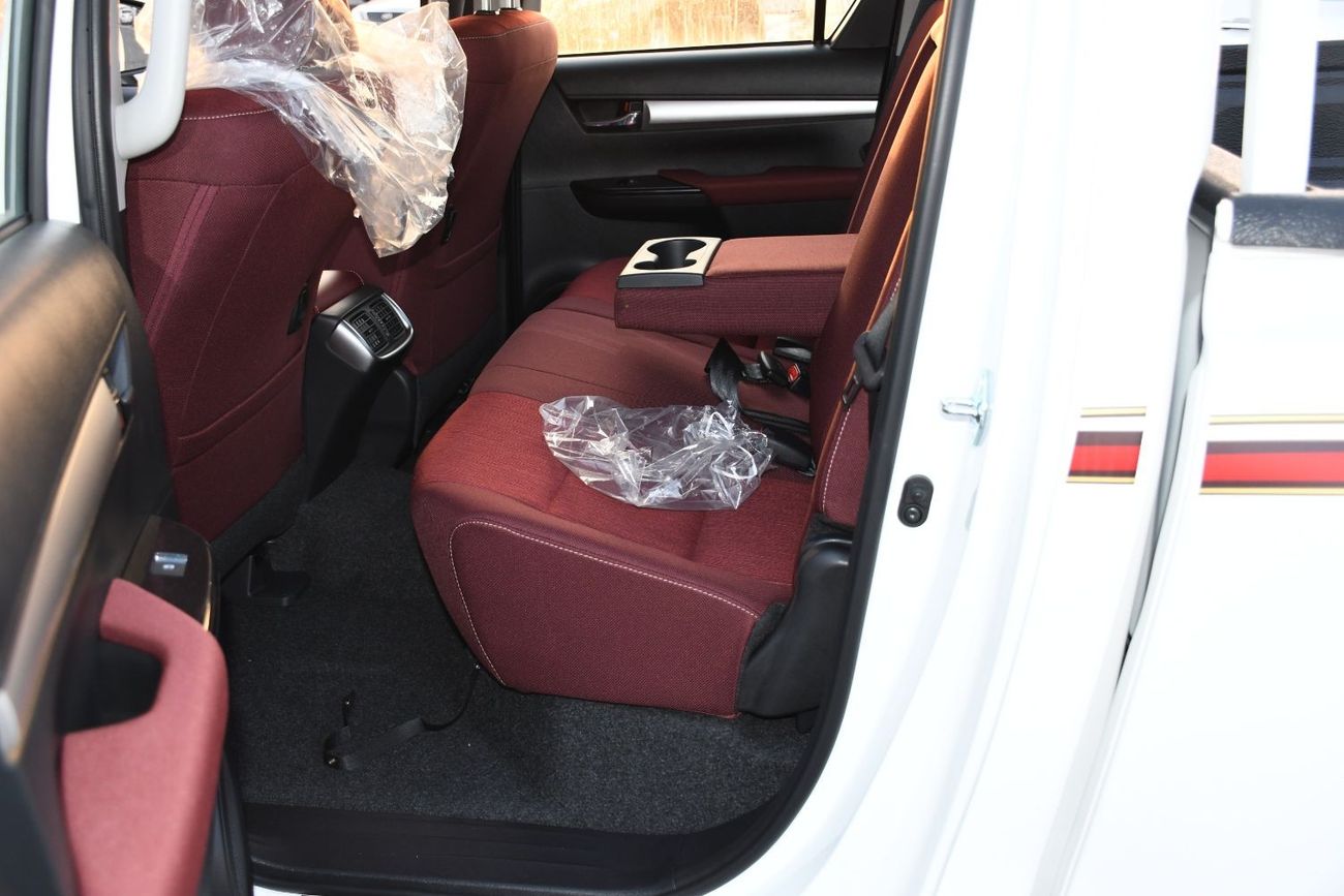 Toyota Hilux Hilux 2.7L V4 Petrol Automatic ( Oman Spec ) Full Option