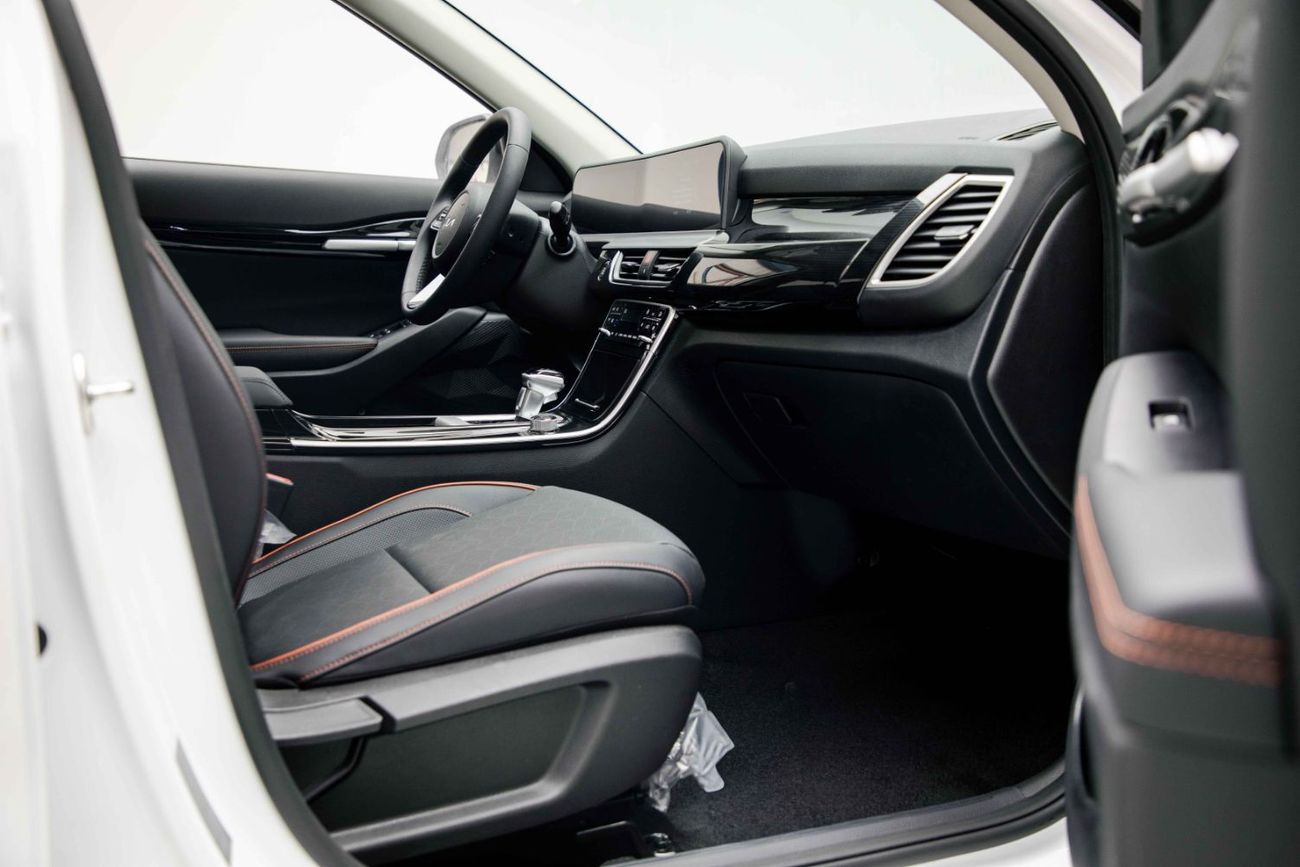 Kia Seltos Premium 1.5L - White & Black Inside Black | Export Only