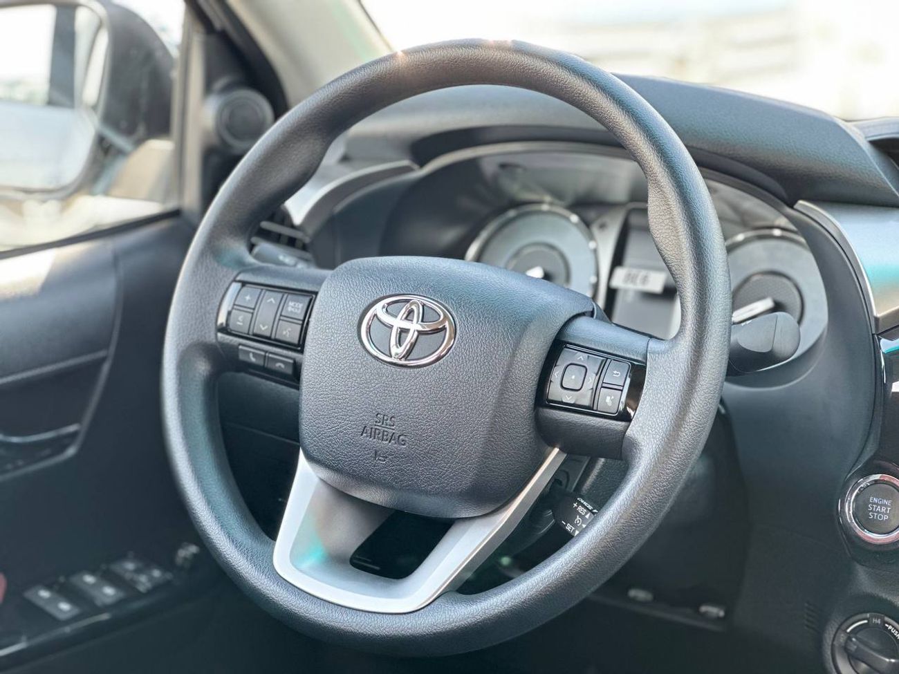 Toyota Hilux SR5 2.7L PTR A/T // 2026 // Full Option With Diff Lock , DVD&Back Camera , Rear AC // Special Offer