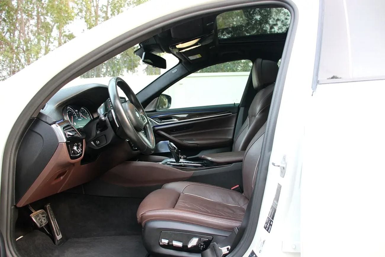 بي أم دبليو 550i M550i xDrive V8 | GCC Specs | Pristine Condition